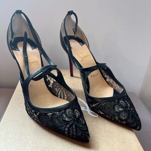 Christian Louboutin Twistissima 85 Heels in excellent condition.  Size 39 /US 9.